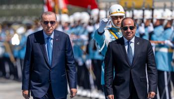 Erdoğan El-Sisi'yi havalimanında karşıladı