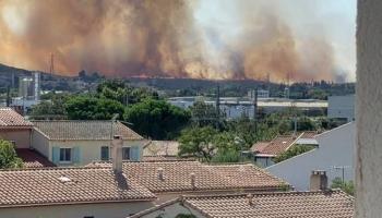 Plusieurs habitations frappés par les flammes à Narbonne en France (Vidéo)