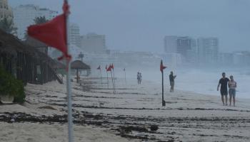 La tempête Hélène frappe le Caraïbe mexicain avec pluies torrentielles et vents violents