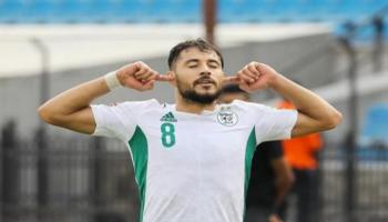 يوسف بلايلي نجم منتخب الجزائر