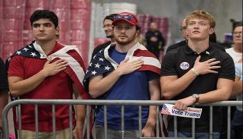 شباب يؤيديون دونالد ترامب