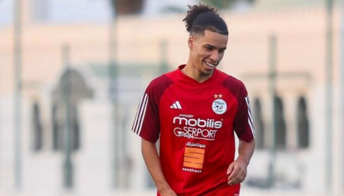قبال لاعب منتخب الجزائر