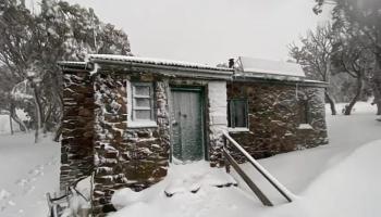 بيت جليدي قرب جبل بوغونغ