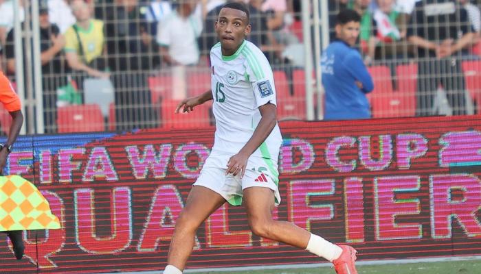 بلغالي مدافع منتخب الجزائر