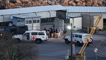 سيارات الصليب الأحمر تتجول في حرم سجن عوفر- أرشيفية