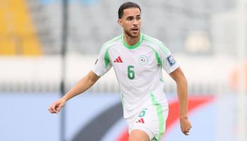 زروقي لاعب منتخب الجزائر