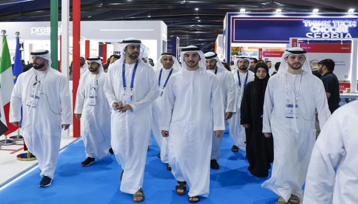 الشيخ محمد بن راشد بن محمد بن راشد آل مكتوم يزور معرض «إكسباند نورث ستار»