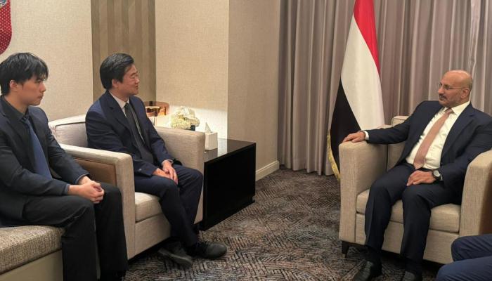 طارق صالح خلال لقائه بالقائم بأعمال السفارة الصينية باليمن