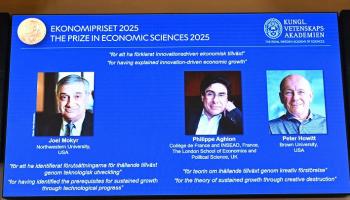 الثلاثي الحائز على جائزة نوبل في علوم الاقتصاد 2025