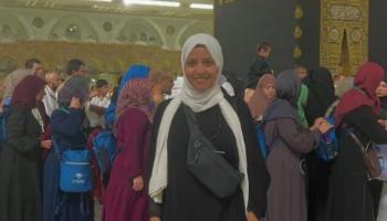 سهر الصايغ تؤدي العمرة 