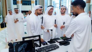 الإمارات تحتفي باليوم العالمي للعصا البيضاء
