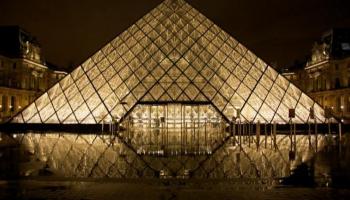 متحف اللوفر بباريس