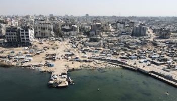 مبان مدمرة جراء الغارات الإسرائيلية على غزة