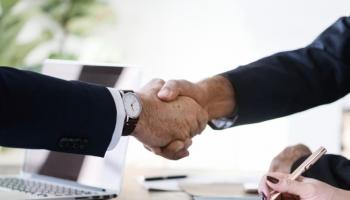 الحصول على وظيفة له استعدادات تدريبية