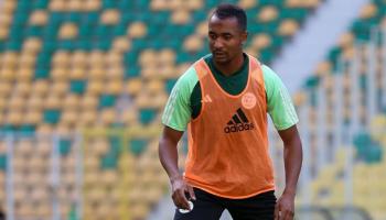 سمير شرقي مدافع منتخب الجزائر