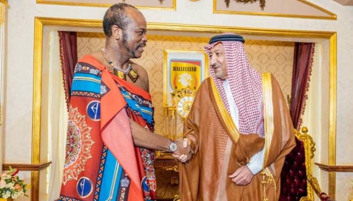 ملك إسواتيني خلال لقائه بنائب وزير الخارجية السعودي