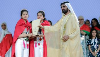 الشيخ محمد بن راشد آل مكتوم يكرم التوأم