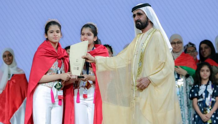 الشيخ محمد بن راشد آل مكتوم يكرم التوأم