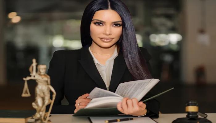 كيم كارداشيان تستعد لمزاولة مهنة المحاماة
