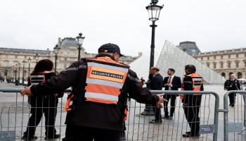 تفاصيل جديدة في سرقة مجوهرات متحف اللوفر