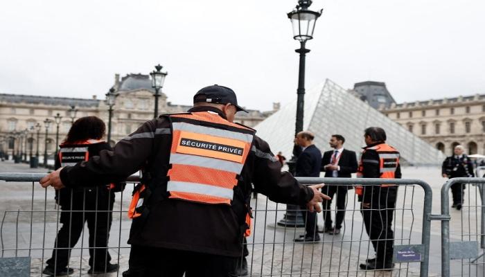 تفاصيل جديدة في سرقة مجوهرات متحف اللوفر