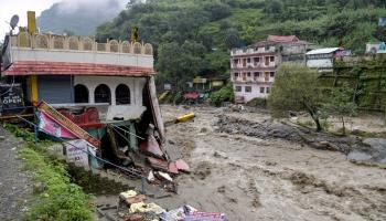 اشتداد قوة الإعصار مونتا