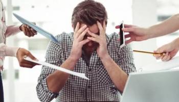 العمل المفرط يغيّر بنية الدماغ