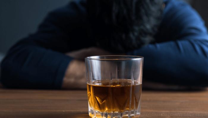 الإقلاع المفاجئ عن الكحول