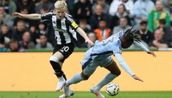 موعد مباراة نيوكاسل وتوتنهام 