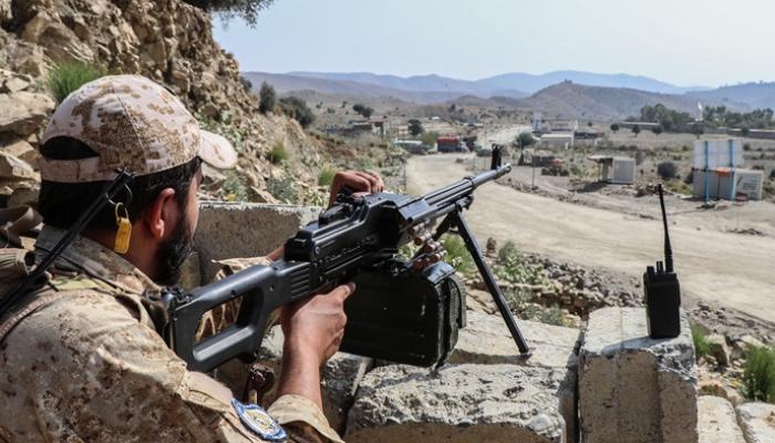 جندي أفغاني على الحدود مع باكستان