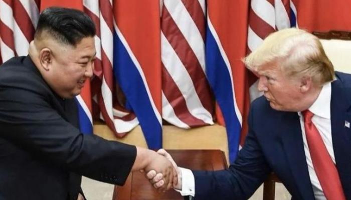 ترامب وكيم في لقاء سابق