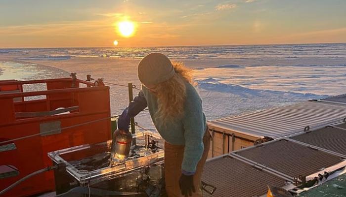 إجراء التحليلات على متن متن السفينة البحثية 