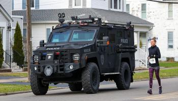 عربة مدرعة لقوات الشرطة الأمريكية