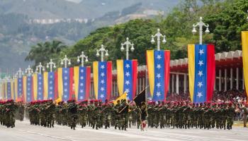 فنزويلا تسلح عناصر مدنية في ظل التصعيد مع واشنطن