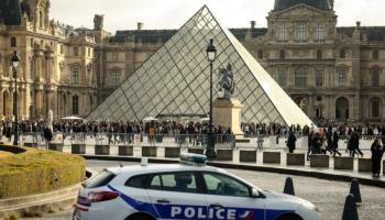 متحف اللوفر في باريس