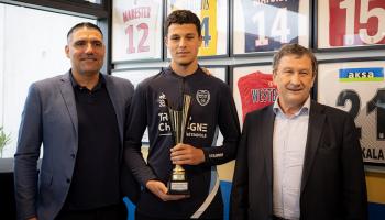  الجزائري الأصل إيليان أونيسي