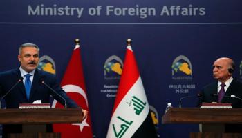 جانب من توقيع الاتفاقية بين العراق وتركيا - أ ف ب