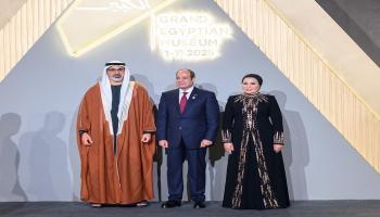 الشيخ خالد بن محمد بن زايد آل نهيان والرئيس المصري وقرينته