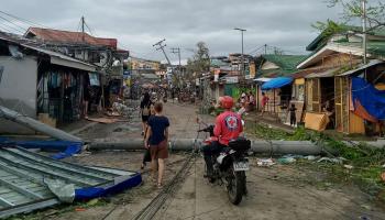 إجلاء آلاف الأشخاص في الفلبين