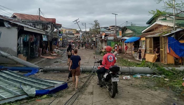 إجلاء آلاف الأشخاص في الفلبين