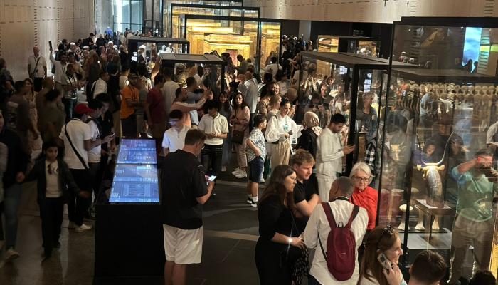 زوار المتحف المصري الكبير