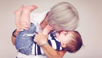 أم بريطانية وطفلها