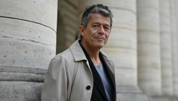 الكاتب الفرنسي إيمانويل كارير 