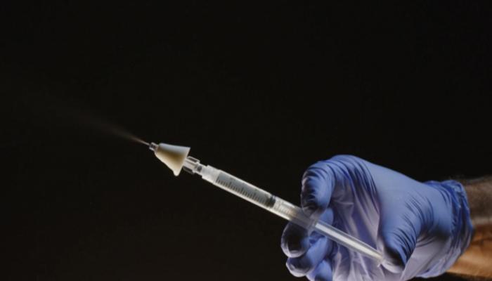 لقاح أنفي يحفز المناعة ضد عدة نسخ من إنفلونزا الطيور