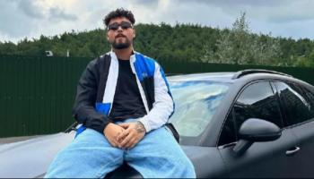 Lvbel C5'in aracını görenler Mustafa Sandal'ın şarkısıyla takılmadan yapamadı