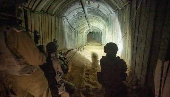 جنديان إسرائيليان في أحد أنفاق غزة