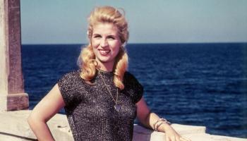 الفنانة صباح