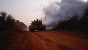 دبابة إسرائيلية على الحدود مع لبنان