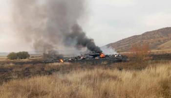 جانب من حطام الطائرة