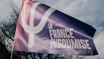 راية حزب «فرنسا الأبية» 